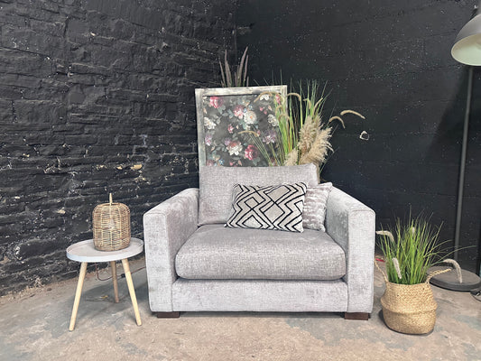 Sofology Majestica Love Seat