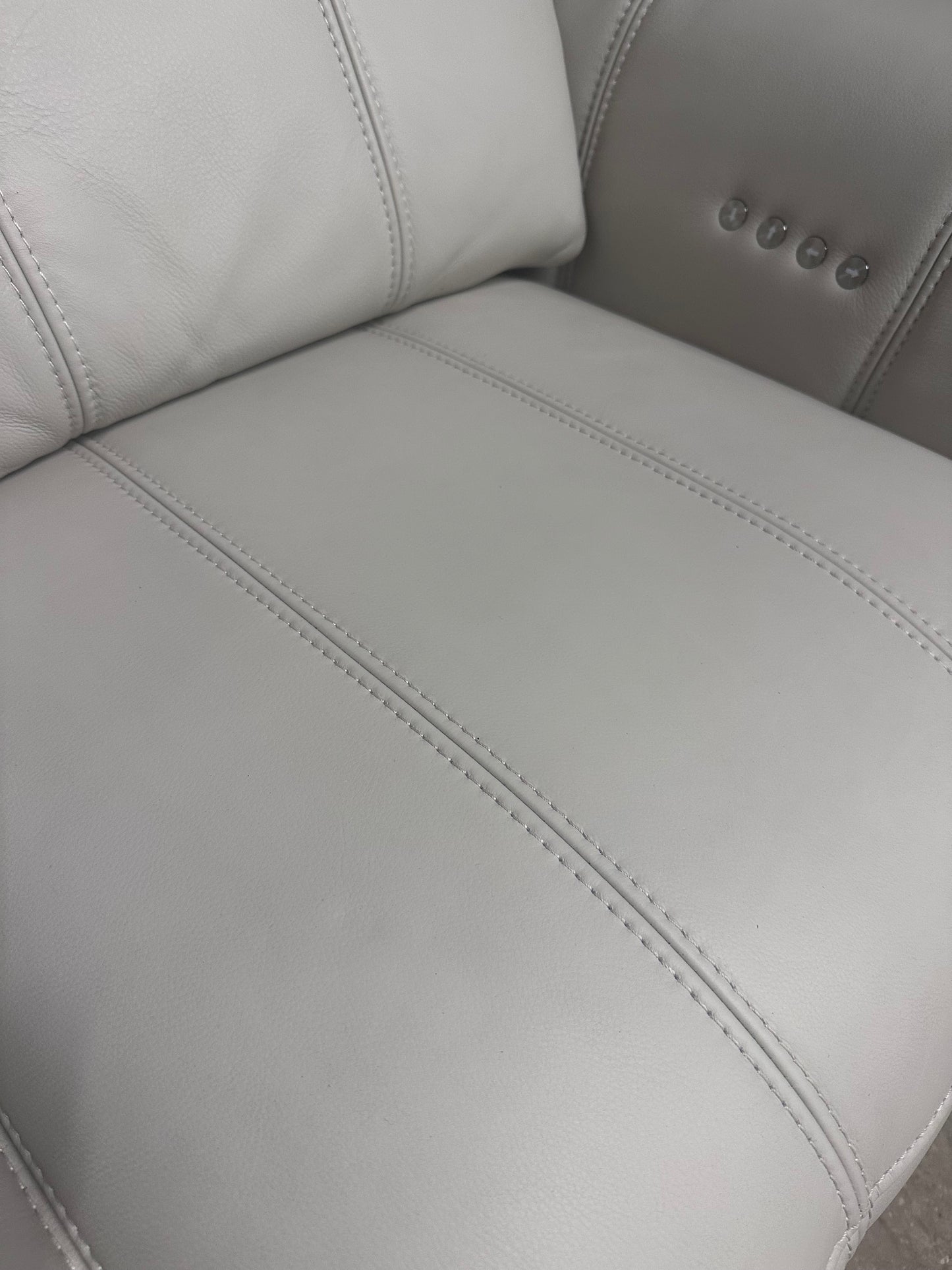 DFS 2 Seater Showcase sofa in 100% leather - Borelli Frost