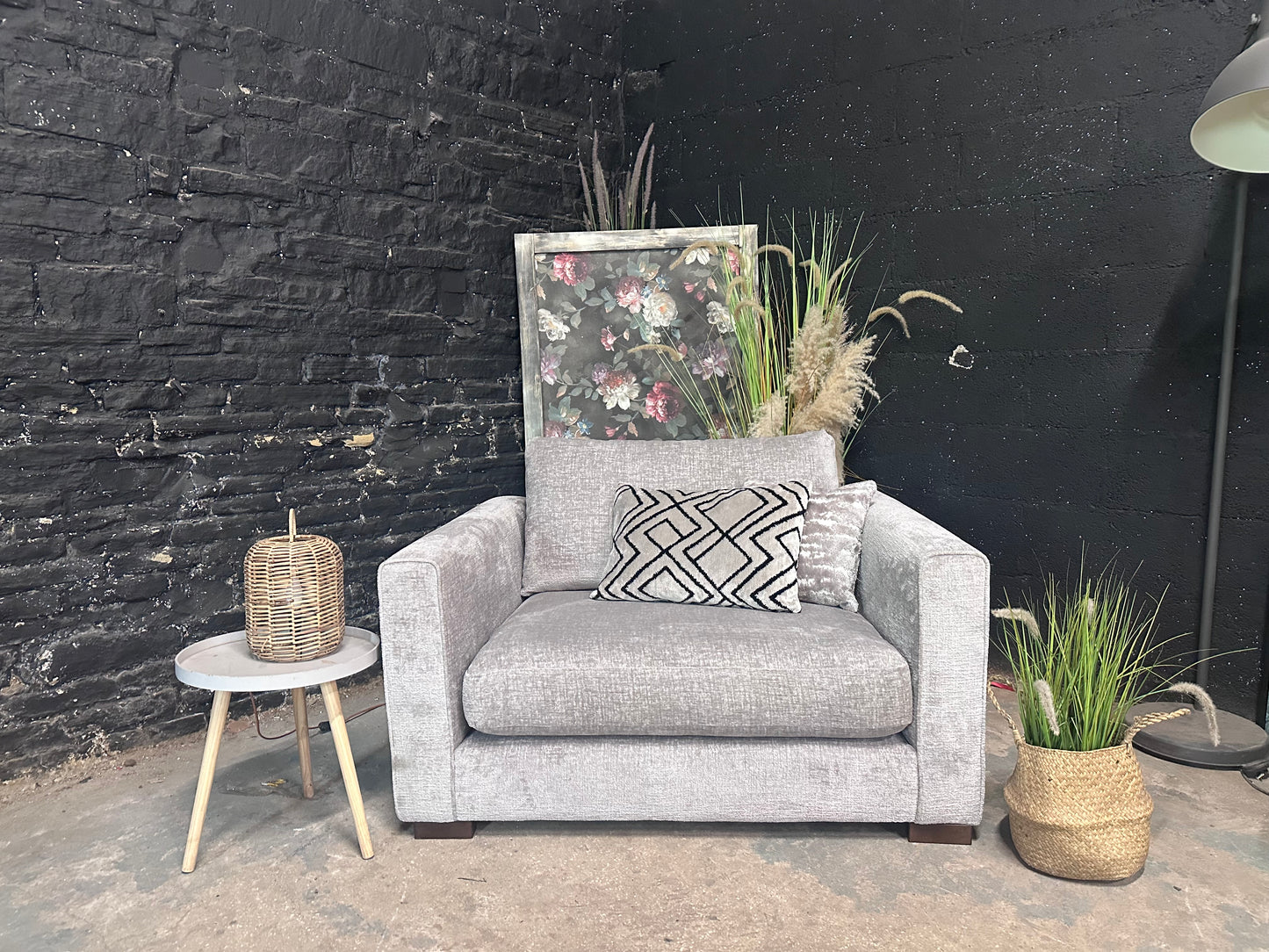 Sofology Majestica Love Seat