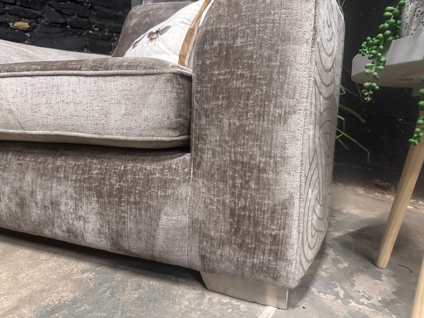 Sofology Love Seat in Champagne