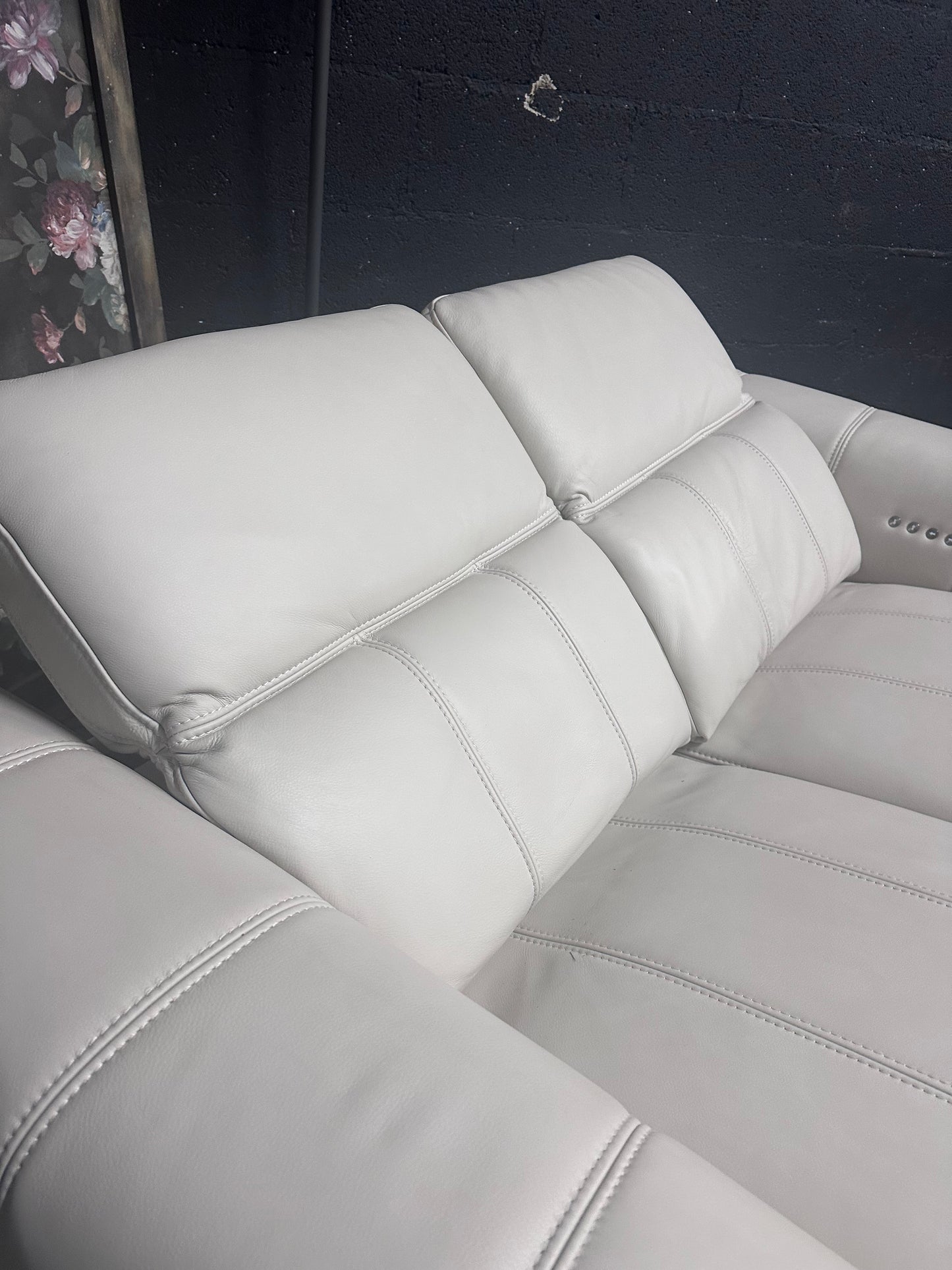 DFS 2 Seater Showcase sofa in 100% leather - Borelli Frost
