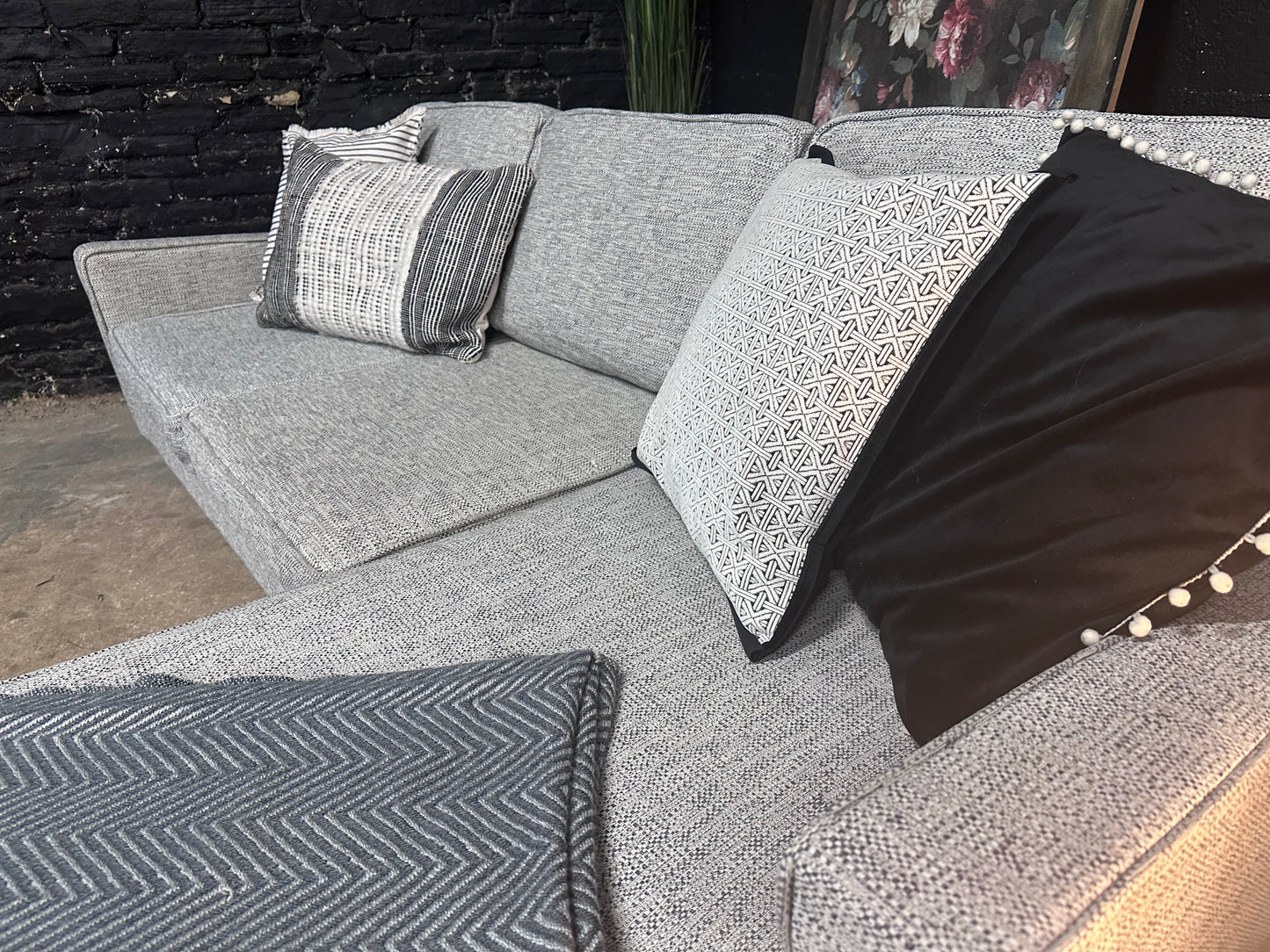 Very RHF Chaise Sofa - Grey