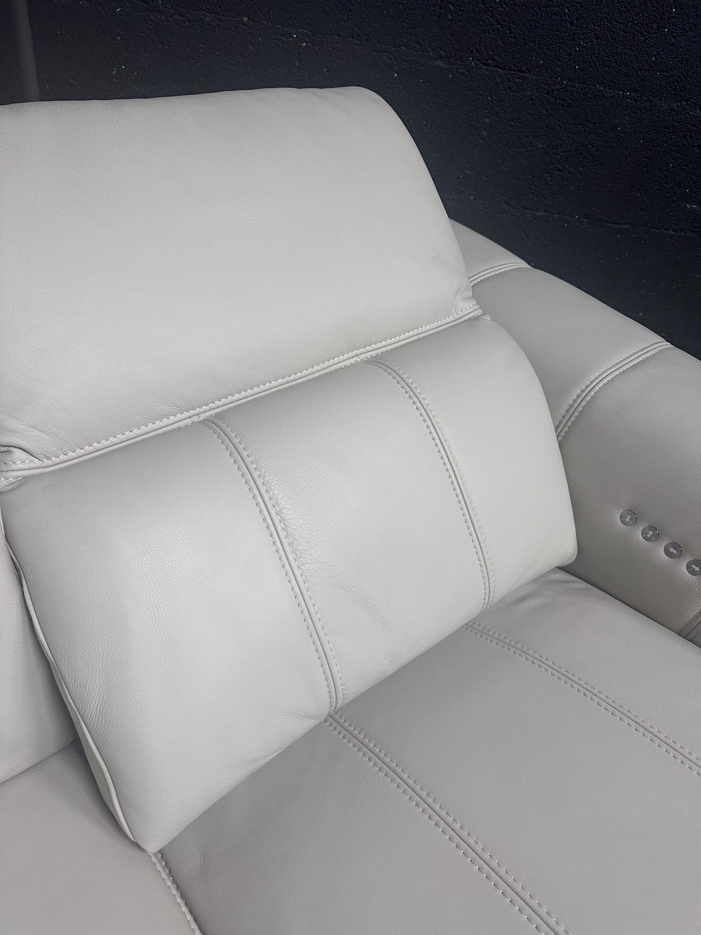 DFS 2 Seater Showcase sofa in 100% leather - Borelli Frost