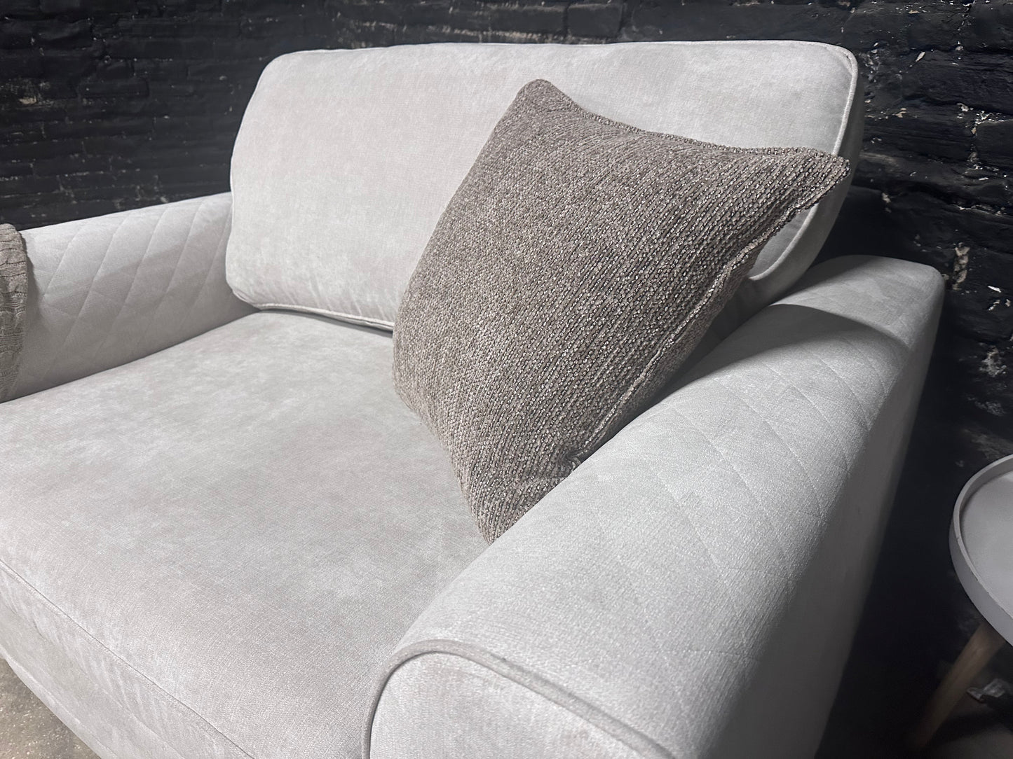 DFS Orka Love Seat