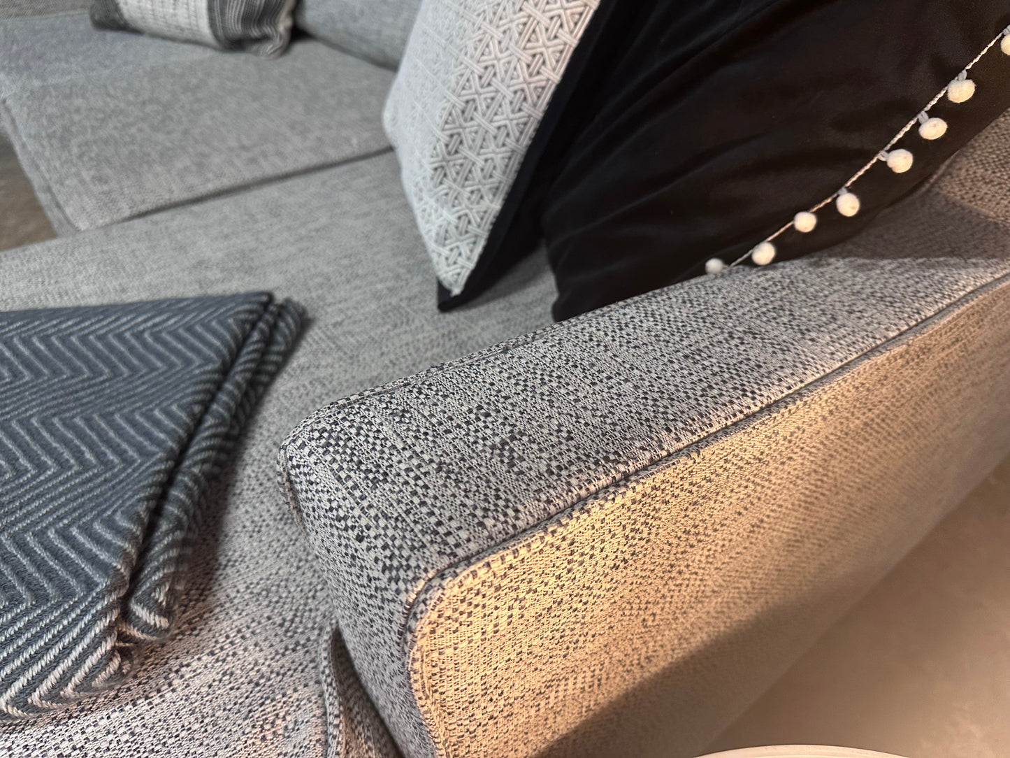 Very RHF Chaise Sofa - Grey