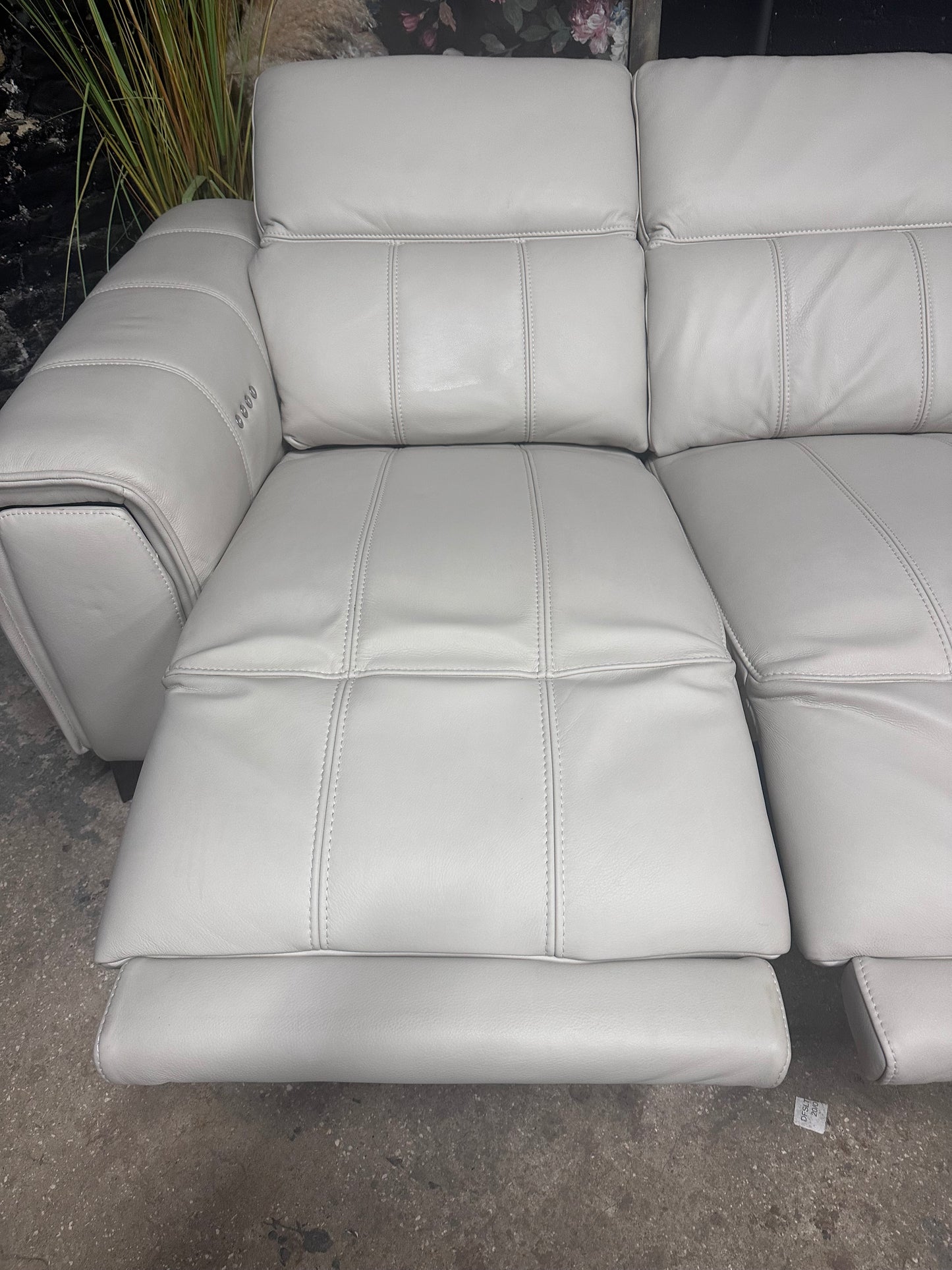 DFS 2 Seater Showcase sofa in 100% leather - Borelli Frost