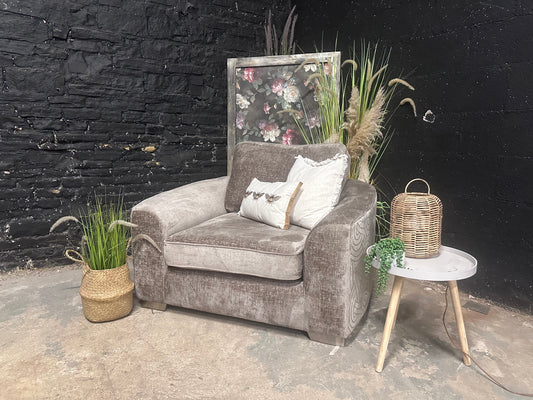 Sofology Love Seat in Champagne